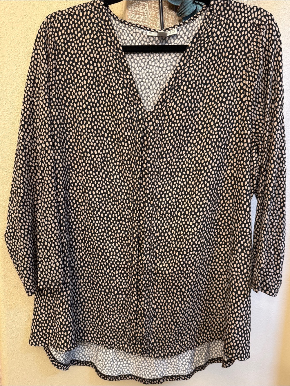 Dana Buchman Black Cream Dot Print V-Neck Hight-Low Blouse Tunic - Size XL